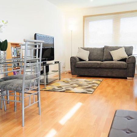 New Glasgow Family Home - Private Parking מראה חיצוני תמונה