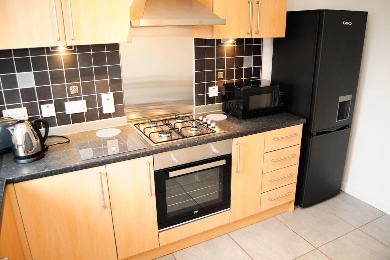 New Glasgow Family Home - Private Parking מראה חיצוני תמונה