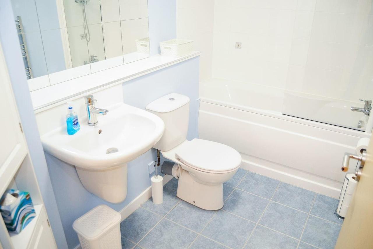 New Glasgow Family Home - Private Parking מראה חיצוני תמונה