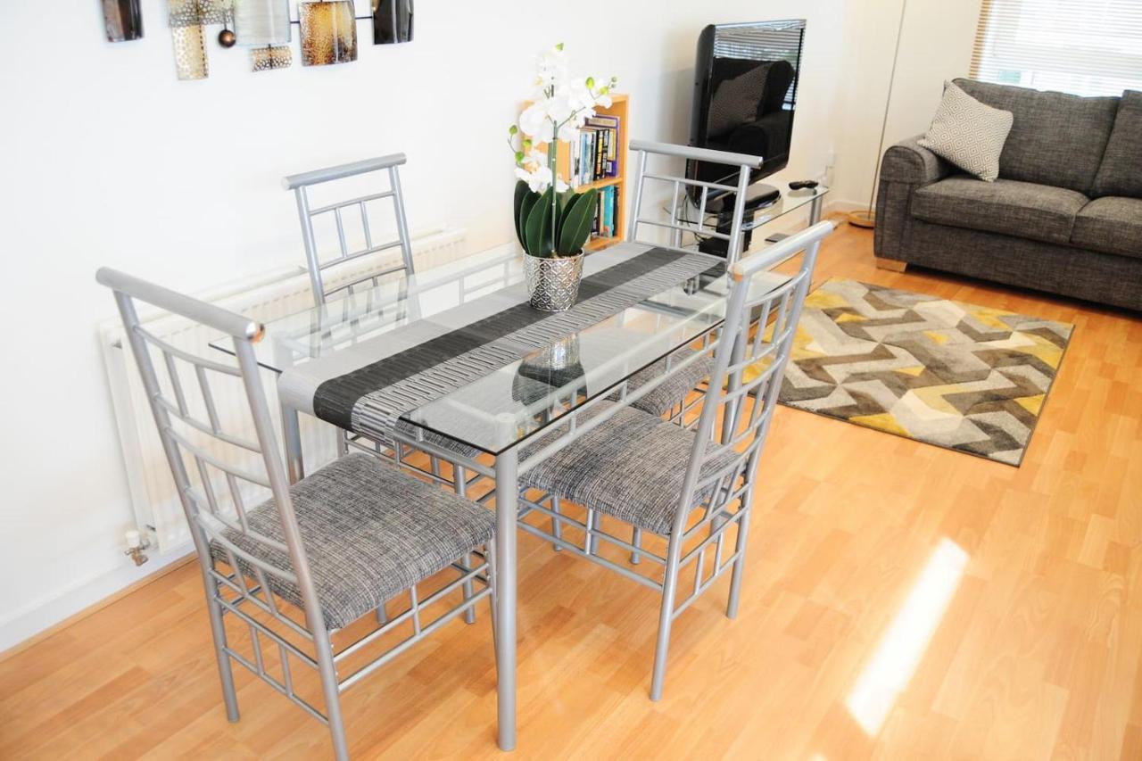 New Glasgow Family Home - Private Parking מראה חיצוני תמונה